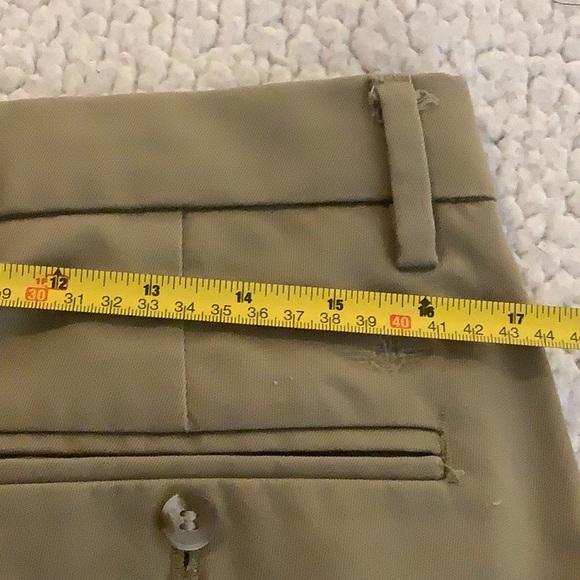 Men’s Dockers khakis 32 x 30. Flat front.  Front & back pockets. See pictures. - Picture 7 of 9